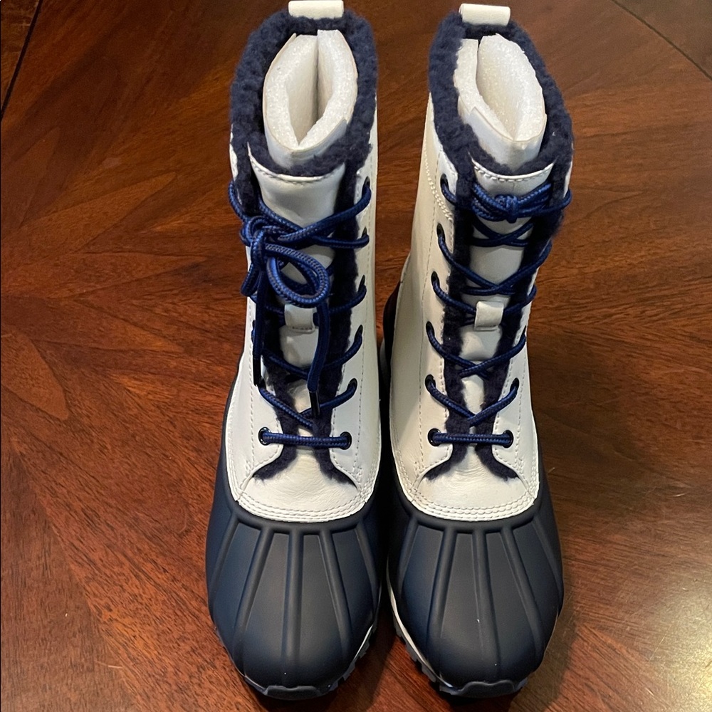 Tory Burch bright navy/Snow White duck boot. Size 8 NWT IOB